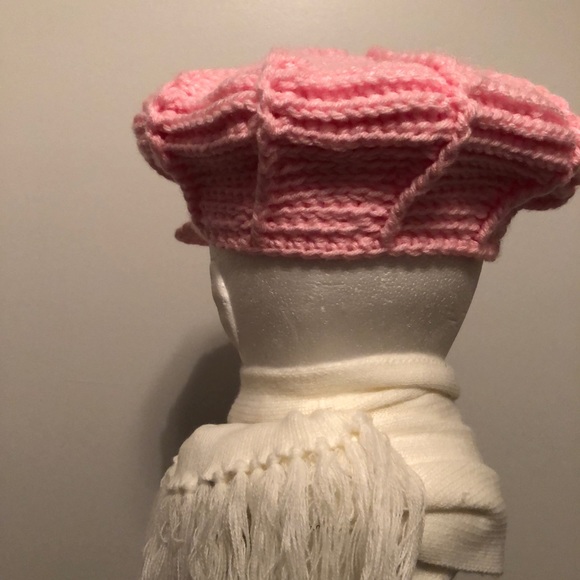 Unisex Throw Back Hat . Crocheting 🧶 - Picture 5 of 8